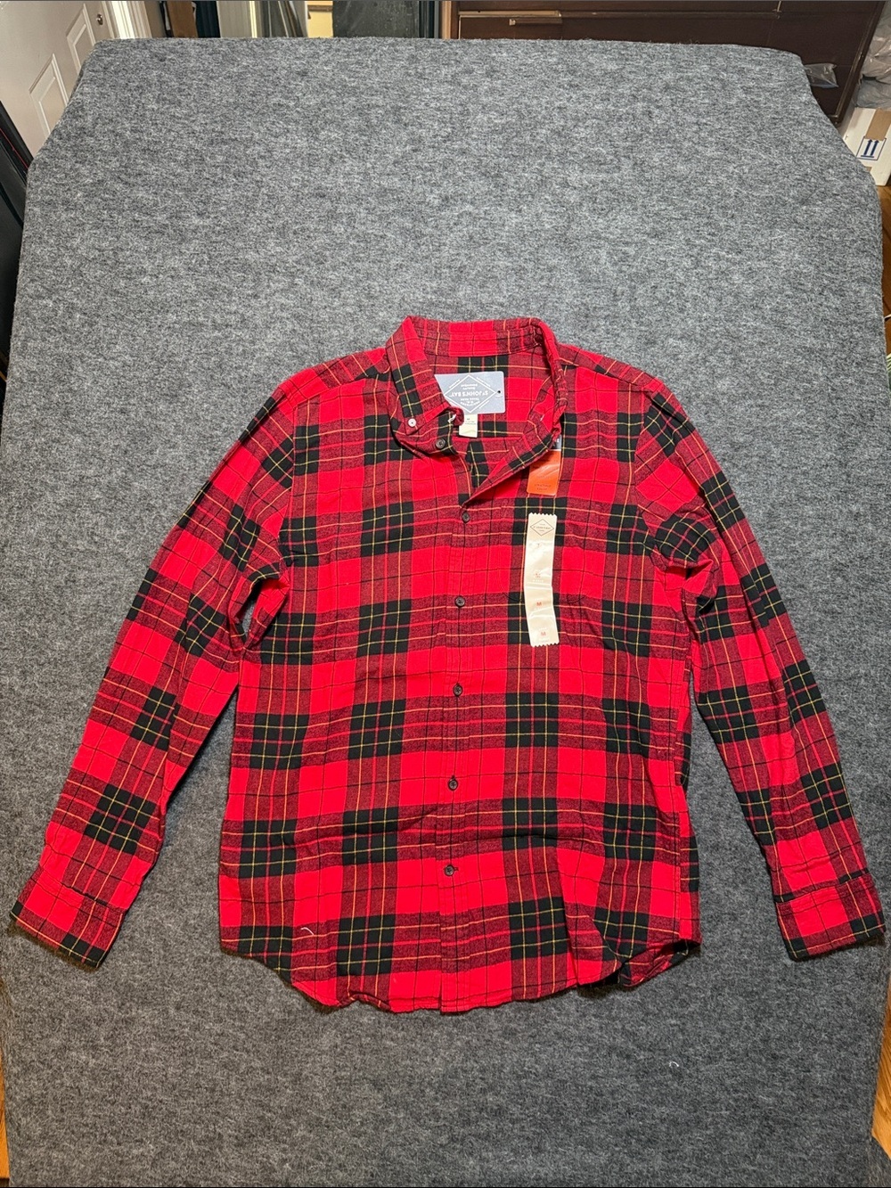 St. John's Bay Button-Up Shirt Men's size M Red Tartan Plaid Flannel Long